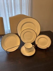 Briarcliffe Mikasa Bone China (8) -6 Piece Place Settings + Xtras EUC - Picture 1 of 7