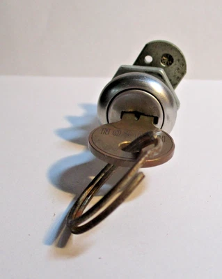 AMI ROWE JAN Front Lid Lock with Key - Image 1 of 3