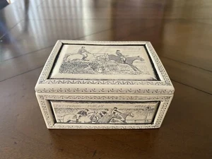 Equestrian Hunting Resin Ivory Lidded Box Of Scrimshaw 4.5'' x 3.5'' x 2.25'' - Picture 1 of 13