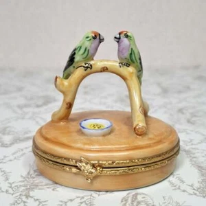 Limoges Box Trinket Box Parakeet Bird Couple Lover Miniature Peint main - Picture 1 of 12
