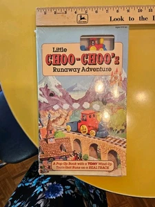 1985 Little Choo Choo’s Runaway Adventure Rare Pop Up Book W/ Tomy Wind Up Train - Bild 1 von 4