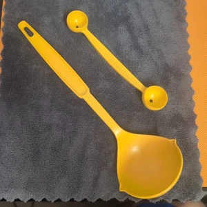Vintage EKCO Yellow Plastic Soup Ladle Dual Pour Spout USA Tupperware Scooper  - Picture 1 of 16