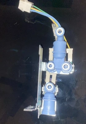 Válvula de entrada de agua para refrigerador Frigidaire White-Westinghouse 5304537699 OEM32061 Foto 1 de 2