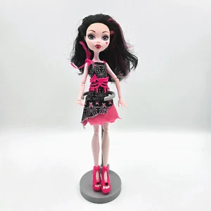 Monster High Draculaura Frights Camera Action Black Carpet Doll Mattel 2008 Read - Picture 1 of 16