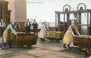 PRINTED POSTCARD OF PIT BROW GIRLS, MOSS PIT, INCE, WIGAN, LANCASHIRE - Picture 1 of 2