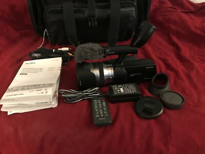 SONY Hnadycam NEX-VG20 w/ E180-200mm F3.5-6.3 OSS - Image 1 of 4