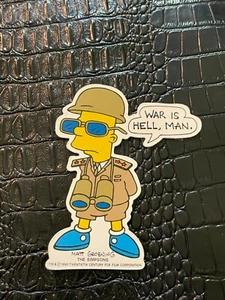 VINTAGE nos figural PINBACK BUTTON #136 WAR IS HELL - BART SIMPSON - SIMPSONS - Bild 1 von 1