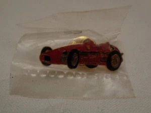 PINS AUTO VOITURE AUTOMOBILE FERRARI N°1 - Picture 1 of 1