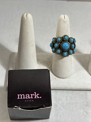 Anillo AVON Mark NRT Imitación Turquesa-Talla Grande 8-10 Nuevo Con Caja Foto 1 de 4