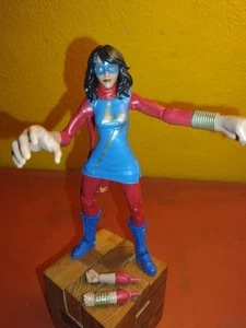 Figura Marvel Legends Ms Marvel 6" Kamala Khan con brazos sueltos sin BAF - Imagen 1 de 3