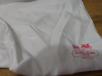 Bolsa antipolvo grande Coach NY blanca satinada roja con cordón cubierta almacenamiento 23 x 19 Foto 1 de 3