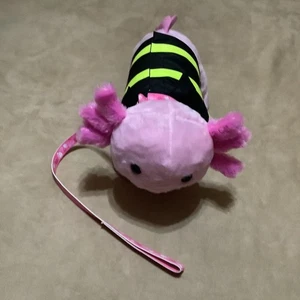 Build-A-Bear Pink Axolotl Amphibian Pink Feuerwehrmann Jacke Rosa Leine - Bild 1 von 7