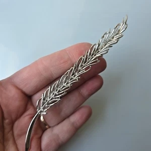 Broche Pin Pluma Tono Plata Coro Vintage Raro 5.5" L Excelente Estado - Imagen 1 de 4