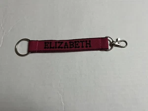 Elizabeth bestickte Namensarmband Schlüsselanhänger Schlüsselanhängsel mit Verschluss rosa und schwarz - Bild 1 von 3