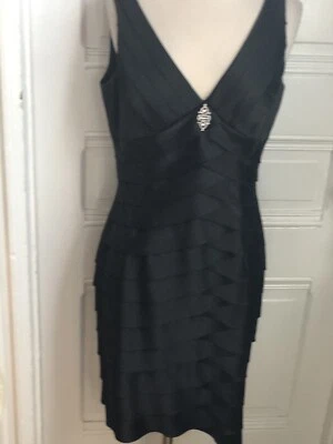 VESTIDO DE FIESTA JONES WEAR NEGRO CON VOLANTES - TALLA 10 - COLGANTE DE CRISTAL EN LA PARTE DELANTERA - ESTILO ENCANTADOR Foto 1 de 4