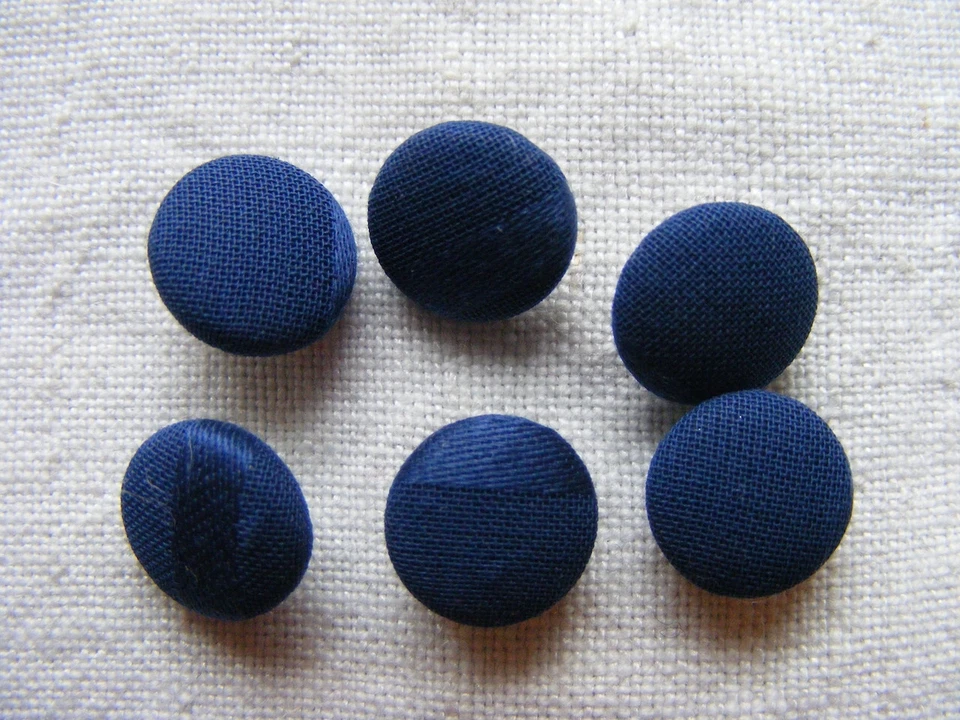 ca 1,1 cm Sammlung blau 6 Stück kleine Knöpfe Bluse Steg Stoff bezogen vintage - Bild 1 von 1