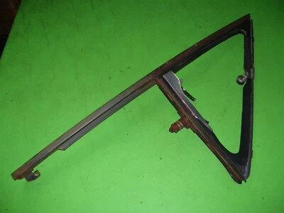 Toyota Pickup Hilux 1982 4x4 ala derecha ventana marco pasajero Foto 1 de 4