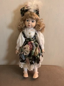 Studio 5 Collection 16" Echt Porzellan Puppe blonde Haare offene Schachtel - Bild 1 von 3