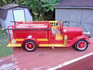 Signature Feuerwehrauto 28 rot Motor Nr. 1 - Bild 1 von 10