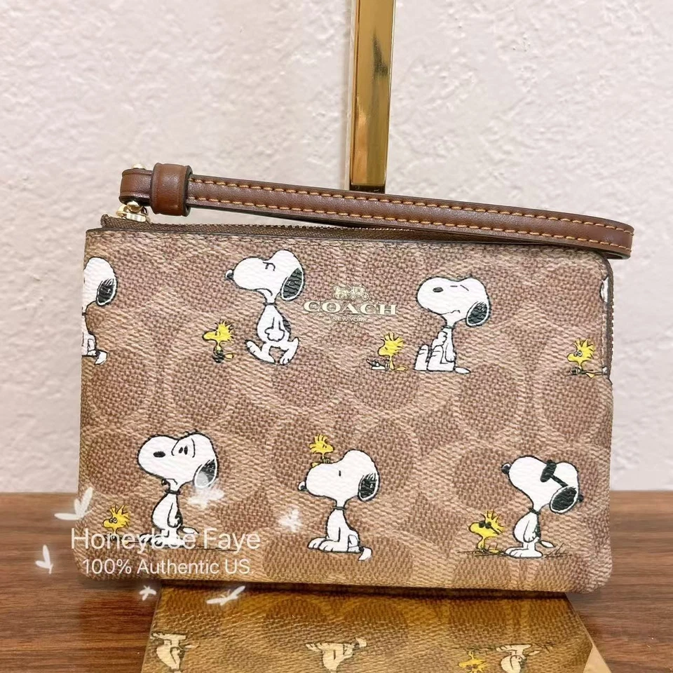Coach X Peanuts Corner Zip Wristlet Signature Canvas With Snoopy Print CBS82