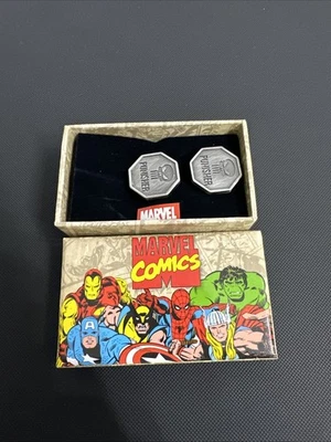 Punisher abotoaduras retrô na caixa oficialmente licenciadas pela MARVEL Comics - Imagem 1 de 2