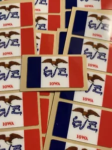"Iowa Staatsflagge Aufkleber IA Fahrradhelm Fahrzeug Lizenzschild Aufkleber 1,9"" x 1,1" - Bild 1 von 4