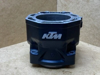 KTM 640 Lc4 Cilindro daños motor para restauración Foto 1 de 4