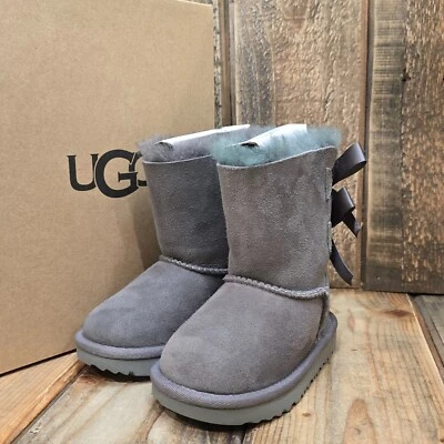 BOTA UGG TODDLER US 6 BAILEY BOW II GRIS GAMUZA FORRADA DE LANA EUR 22 NIÑAS PEQUEÑAS Foto 1 de 4