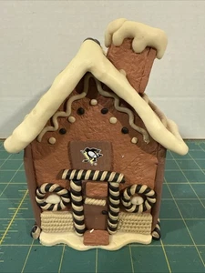 * PITTSBURGH PENGUINS * GINGERBREAD HOUSE / CHRISTMAS Decoration/ PENGUINS / NHL - Picture 1 of 10