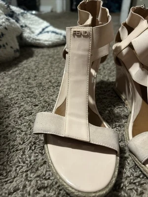 Sandalias Fendi Carioca T-strap | 2015 | Talla 38.5 | Compradas en Nordstrom Foto 1 de 4