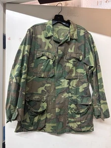 VINTAGE VIETNAM ORIGINAL JUNGLE JACKE GRÖSSE MEDIUM ERDL RIPSTOP 21" PTP - Bild 1 von 4