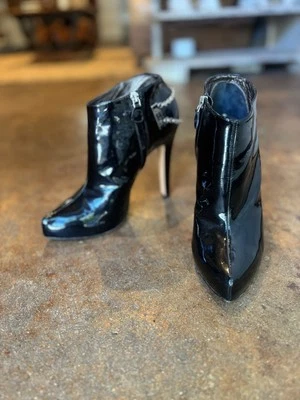 Botín de aguja Escada de charol negro Foto 1 de 4