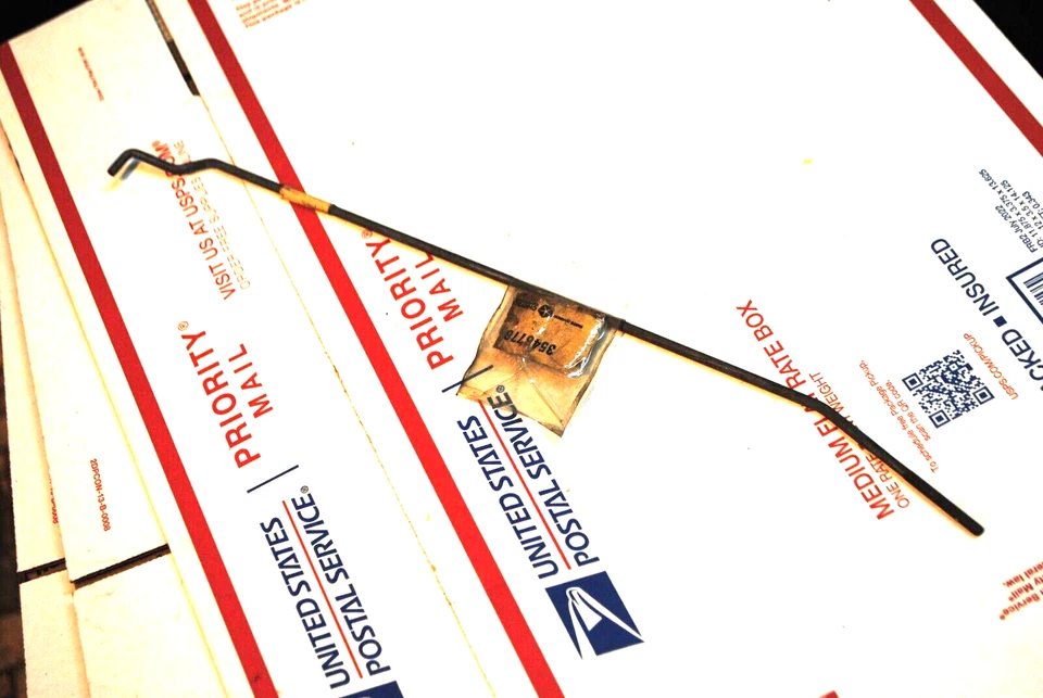 NOS MOPAR 1971 DODGE CHARGER RIGHT DOOR LOCK KNOB TO LATCH LINK  3548778 - Image 1 of 1