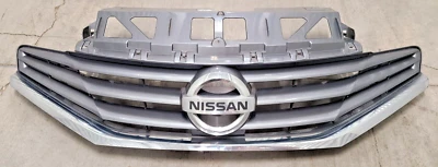 NISSAN VERSA NOTE HATCHBACK UPPER GRILLE 623103VY0A OEM 14 15 16 2014 2015 2016 - Image 1 of 4