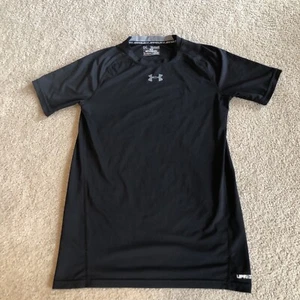 Lot Of 2 Youth Extra Large Black Under Armour  1 Heat Gear  1 Long Sleeve Shirt - Picture 1 of 15