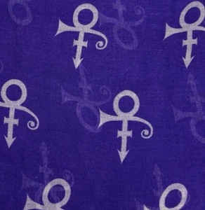 Bufanda de colección “PRINCE” Paisley Park púrpura tejido símbolo de nombre estampado 70x50 - Imagen 1 de 8