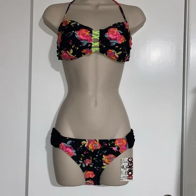 Novo com etiquetas Bongo maiô duas peças parte inferior tamanho M tamanho XL preto floral rosas vermelhas - Imagem 1 de 4