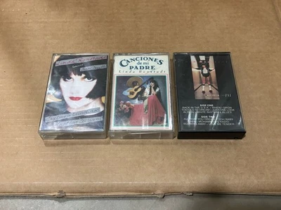Lot Of Cassette Tapes Linda Ronstadt Living In The USA 1987 De Mi Padre & 1989 - Image 1 of 4