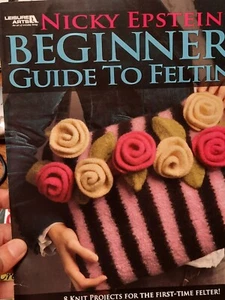 Nicky Epstein's Beginner's guide to felting - Rosen-Tasche, Mütze, Schal u.a. - Bild 1 von 6