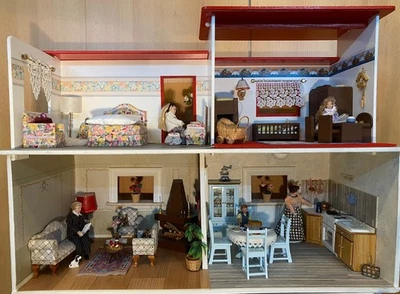 Liebevoll gestaltetes Puppenhaus mit viel Zubehör. Neu und nicht bespielt. - Bild 1 von 4