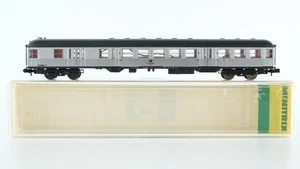 Minitrix N Silberling Steuerwagen mit Lichtwechsel rot/weiß - Bild 1 von 4