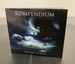 Kompendium Beneath The Waves CD DVD Album 2013 Prog Rock Music Rare - Foto 1 di 7