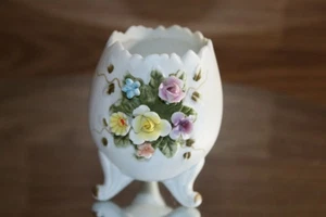 porcelain egg Jagged Top candle holder with 3D flowers 3 footed Vintage - Picture 1 of 9