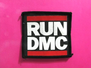 PARCHE VINTAGE IMPRESO RUN DMC LOGOTIPO HECHO EN REINO UNIDO COSER EN VP 1 - Imagen 1 de 2