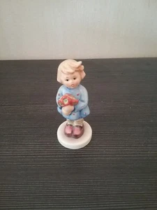Goebel Hummel Figur Mädchen mit Blumenstrauß 1967 - Bild 1 von 3