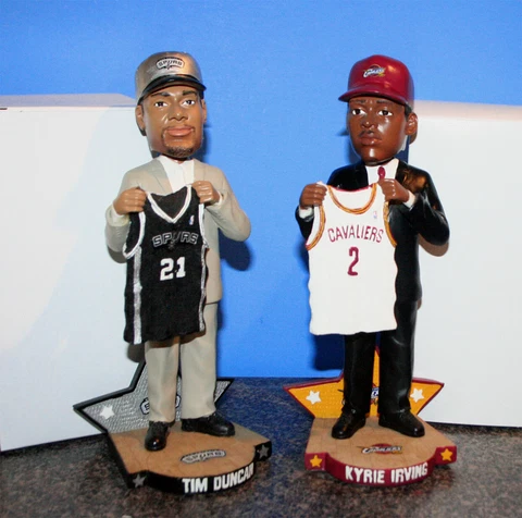 Foco Tim Duncan & Kyrie Irving San Antonio Spurs Rookie NBA Draft Day Bobblehead Cover