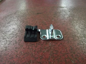 BRAND NEW FORD TRANSIT LH REAR DOOR LOWER BOTTOM STRIKER MK6 MK7 4125528 - Picture 1 of 1