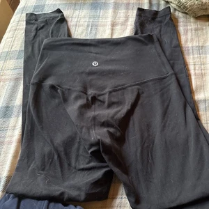 3 Paar lulemon Leggings 2 schwarz und eine blau - Bild 1 von 5