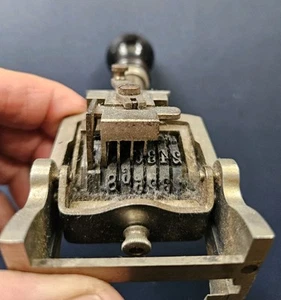 Ancien tampon de pagination, timbre de numérotation - Photo 1/7