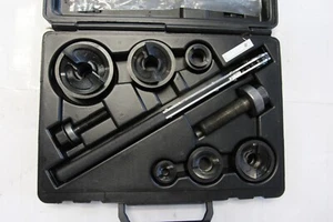 Klein Tools 53732-SEN Knockout Punch Set Punch Down con cricchetto e custodia USA COME NUOVO!! - Foto 1 di 10
